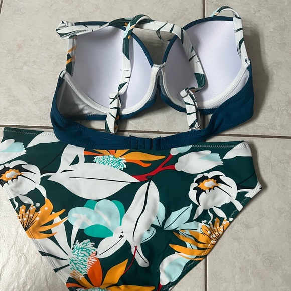 Bikini - Picture 6 of 7